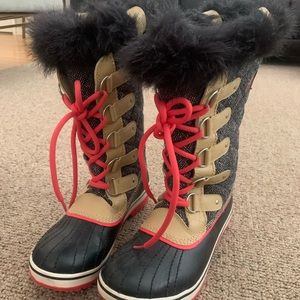 NEVER WORN Sorel snow boots